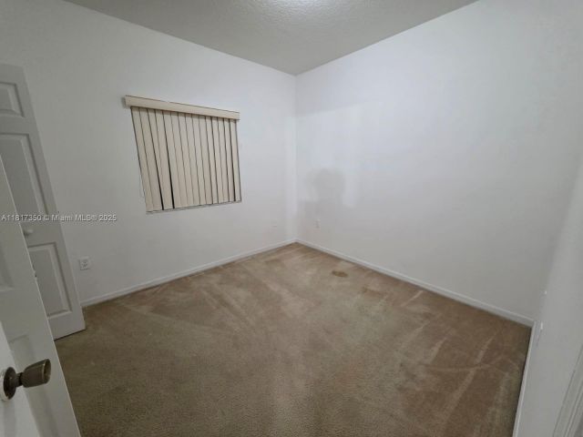 Home for rent at 3251 NE 11th Dr 3251 - photo 6198931