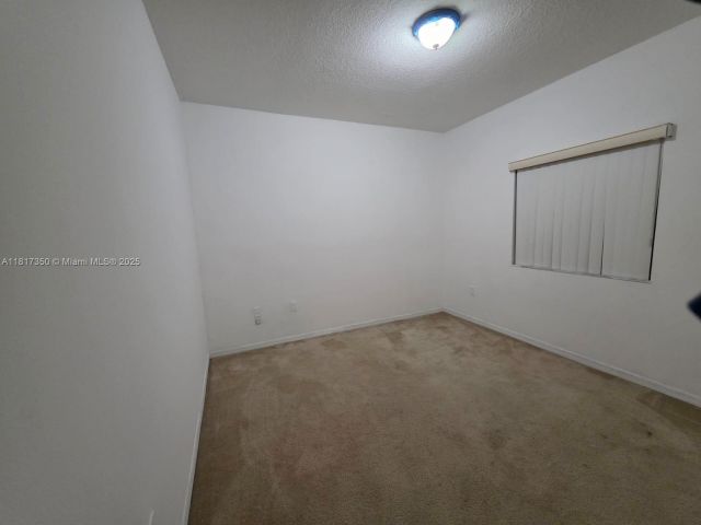 Home for rent at 3251 NE 11th Dr 3251 - photo 6198932