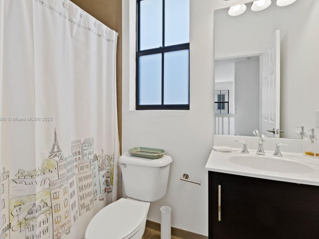 Home for rent at 10545 NW 69th Ter 10545 - photo 6178379