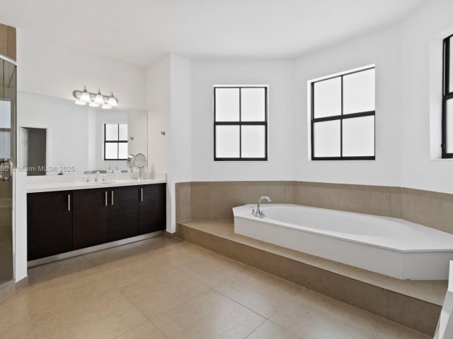 Home for rent at 10545 NW 69th Ter 10545 - photo 6178383