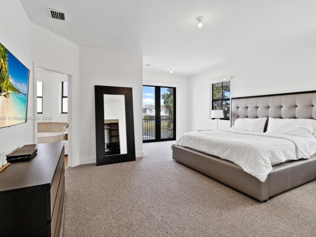 Home for rent at 10545 NW 69th Ter 10545 - photo 6178384