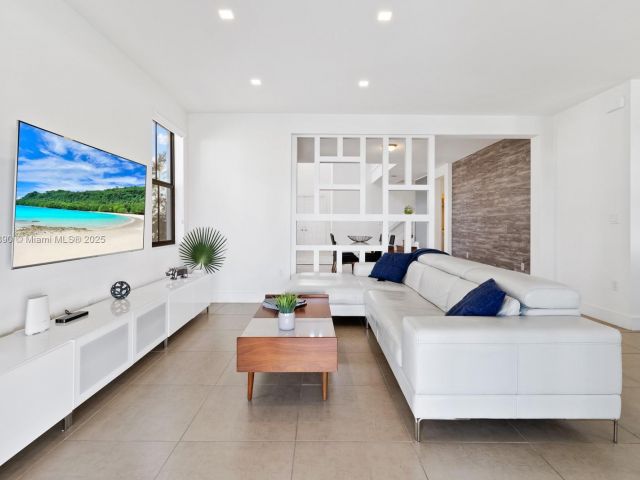 Home for rent at 10545 NW 69th Ter 10545 - photo 6178385