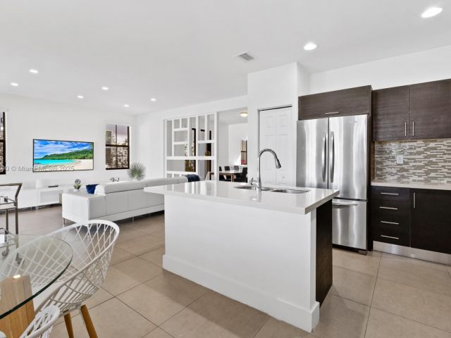 Home for rent at 10545 NW 69th Ter 10545 - photo 6178386