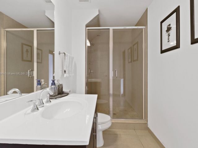 Home for rent at 10545 NW 69th Ter 10545 - photo 6178389