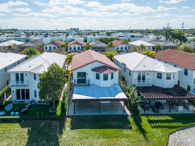 Home for rent at 10545 NW 69th Ter 10545 - photo 6178393