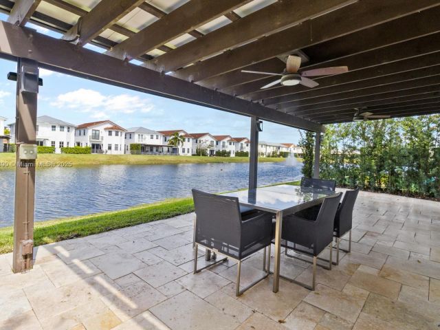 Home for rent at 10545 NW 69th Ter 10545 - photo 6178395