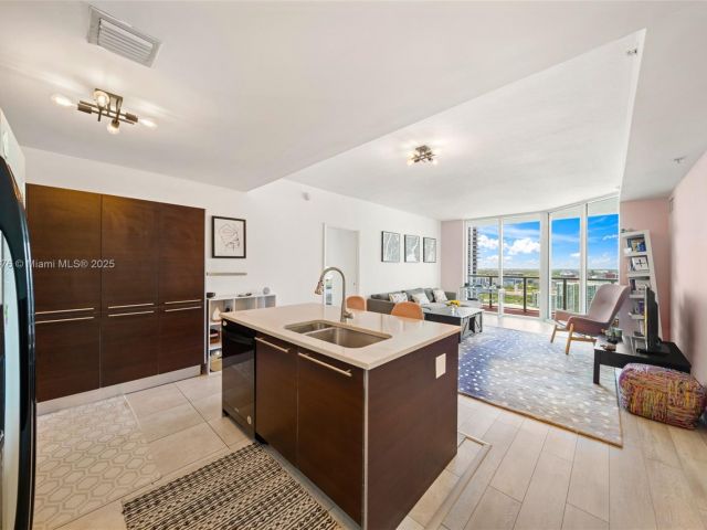 Apartment for sale  Unit #2514 - photo 6181015