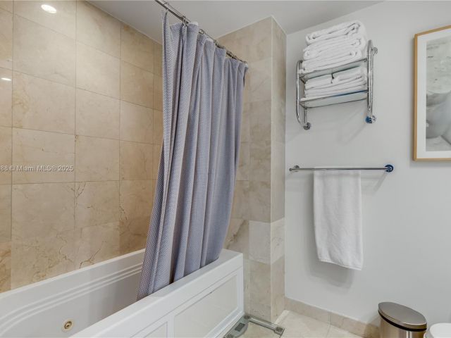 Apartment for rent  Unit #506 - photo 6179527