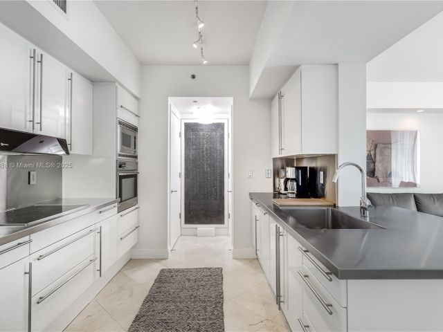 Apartment for rent  Unit #506 - photo 6179533