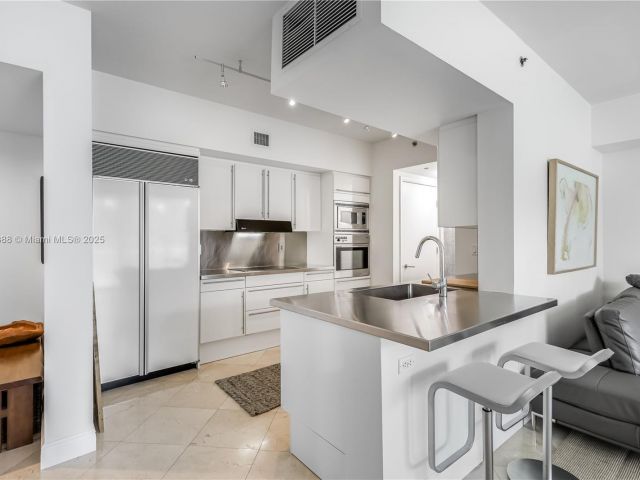 Apartment for rent  Unit #506 - photo 6179535