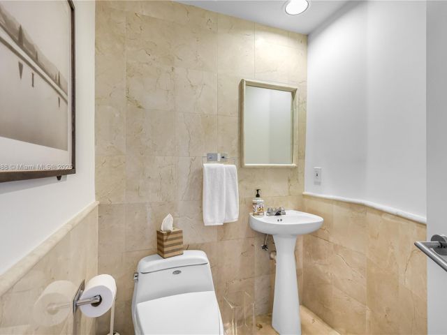 Apartment for rent  Unit #506 - photo 6179536