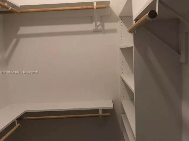 2-bedroom home for rent in Doral - 10932 NW 69 ST - MondialRealty