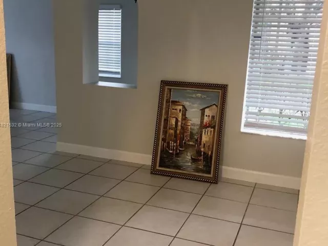 2-bedroom home for rent in Doral - 10932 NW 69 ST - MondialRealty