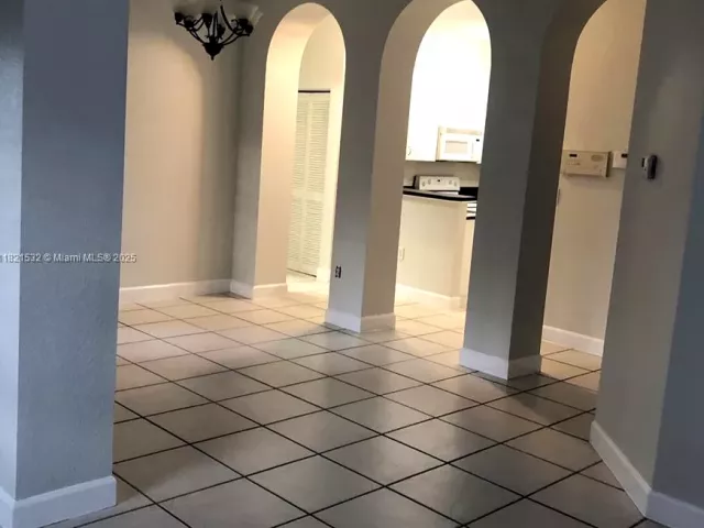 2-bedroom home for rent in Doral - 10932 NW 69 ST - MondialRealty