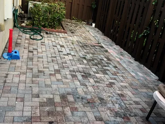 2-bedroom home for rent in Doral - 10932 NW 69 ST - MondialRealty