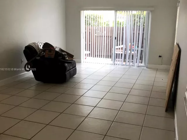 2-bedroom home for rent in Doral - 10932 NW 69 ST - MondialRealty