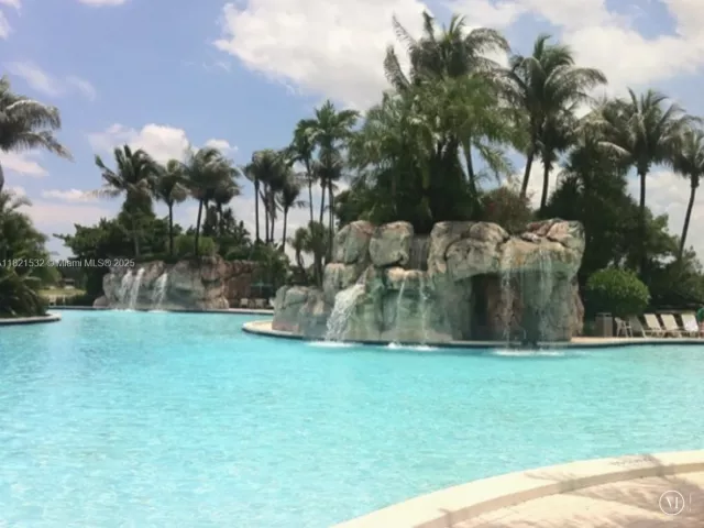 2-bedroom home for rent in Doral - 10932 NW 69 ST - MondialRealty