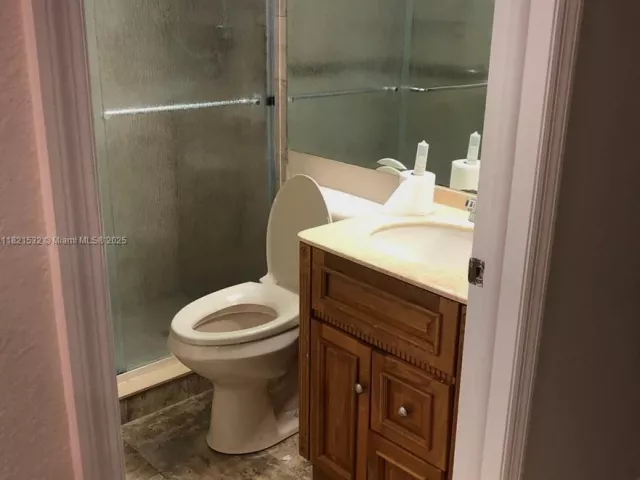 2-bedroom home for rent in Doral - 10932 NW 69 ST - MondialRealty