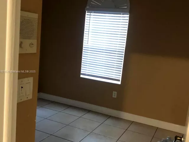 2-bedroom home for rent in Doral - 10932 NW 69 ST - MondialRealty