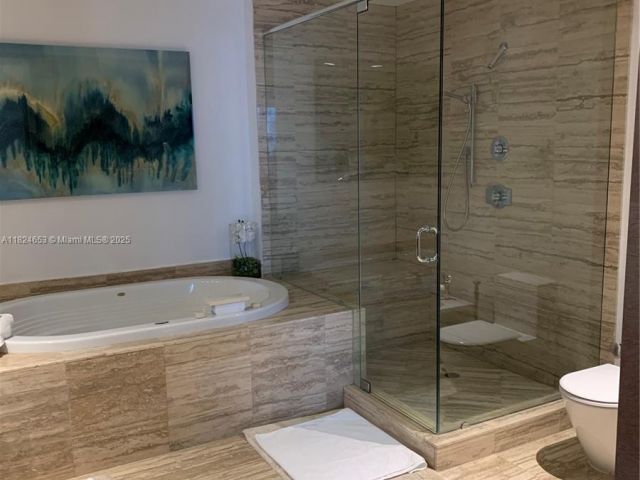 Apartment for rent  Unit #2403 - photo 6181226