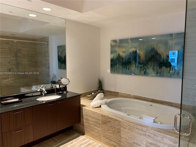 Apartment for rent  Unit #2403 - photo 6181227