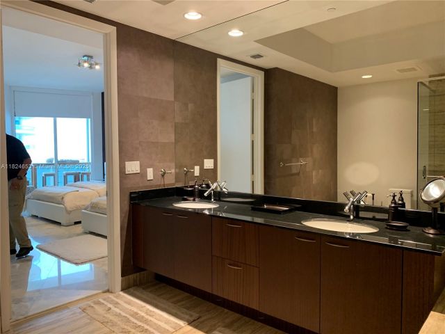 Apartment for rent  Unit #2403 - photo 6181228