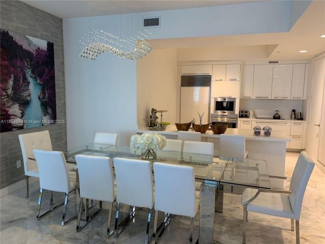 Apartment for rent  Unit #2403 - photo 6181234