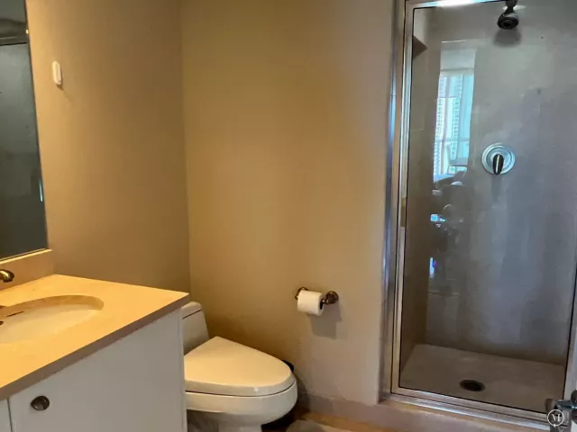 2-bedroom condo for sale in Sunny Isles Beach - 16500 Collins Avenue 2052 - MondialRealty