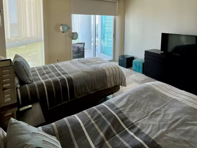 2-bedroom condo for sale in Sunny Isles Beach - 16500 Collins Avenue 2052 - MondialRealty