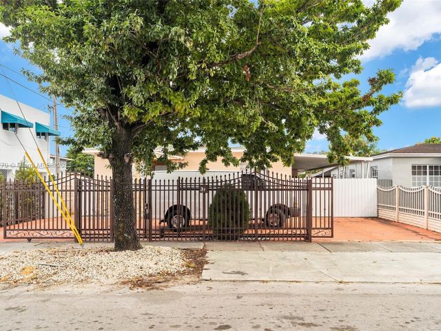 Home for sale at 31 SW 58th Ct - photo 6186601