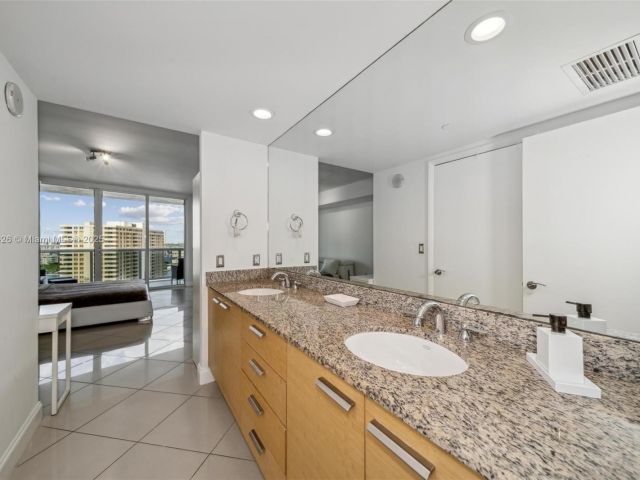 Apartment for rent  Unit #1406 - photo 6181495