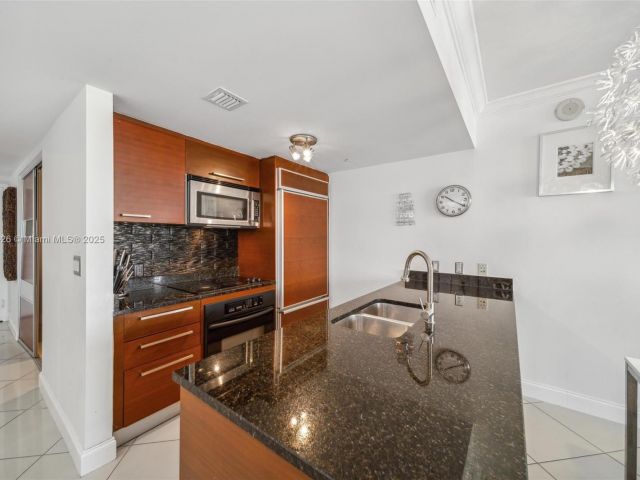 Apartment for rent  Unit #1406 - photo 6181504