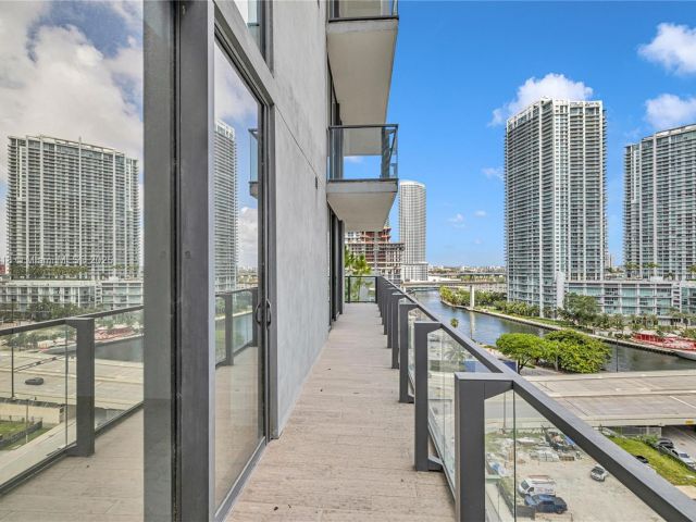 Apartment for sale  Unit #712 - photo 6181903