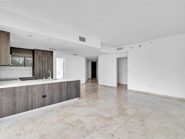 Apartment for sale  Unit #712 - photo 6181913