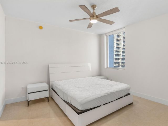 Apartment for rent  Unit #4001 - photo 6181882