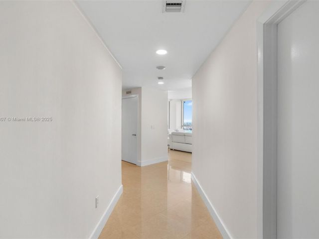 Apartment for rent  Unit #4001 - photo 6181883