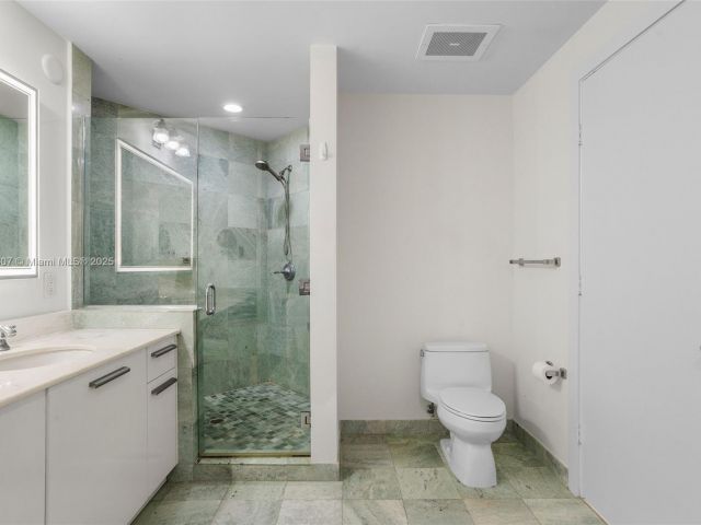 Apartment for rent  Unit #4001 - photo 6181884