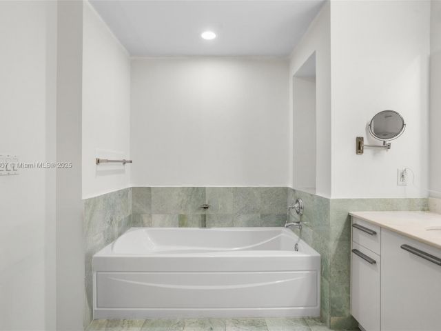 Apartment for rent  Unit #4001 - photo 6181885