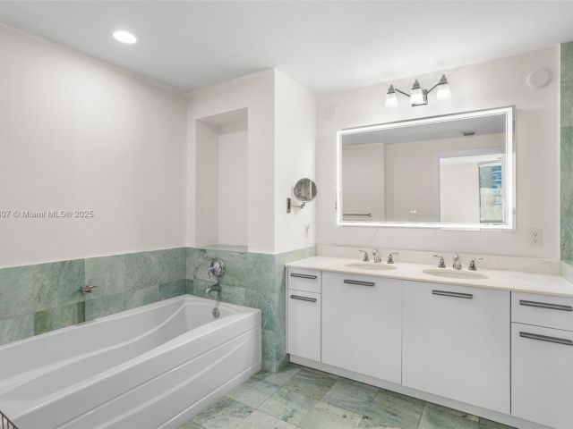 Apartment for rent  Unit #4001 - photo 6181886