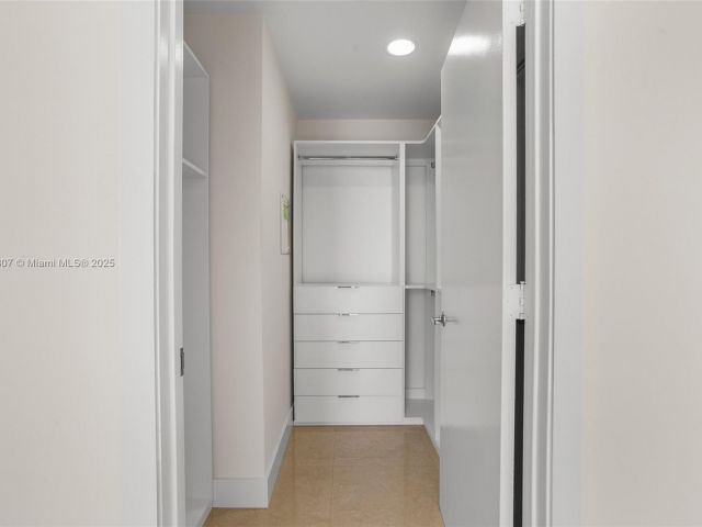 Apartment for rent  Unit #4001 - photo 6181887