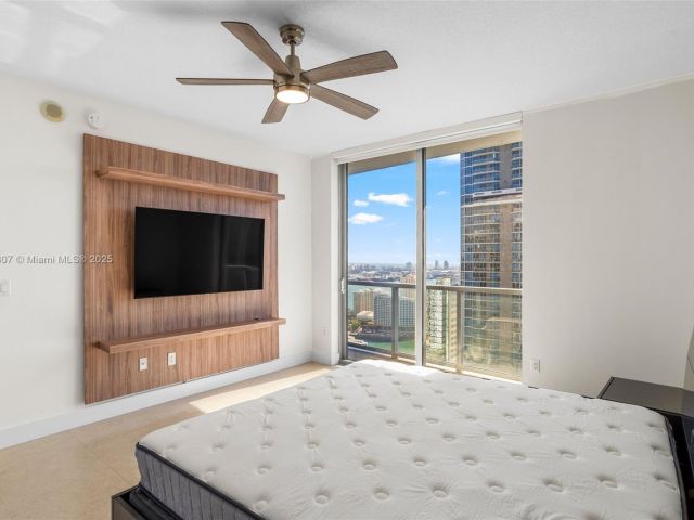 Apartment for rent  Unit #4001 - photo 6181889