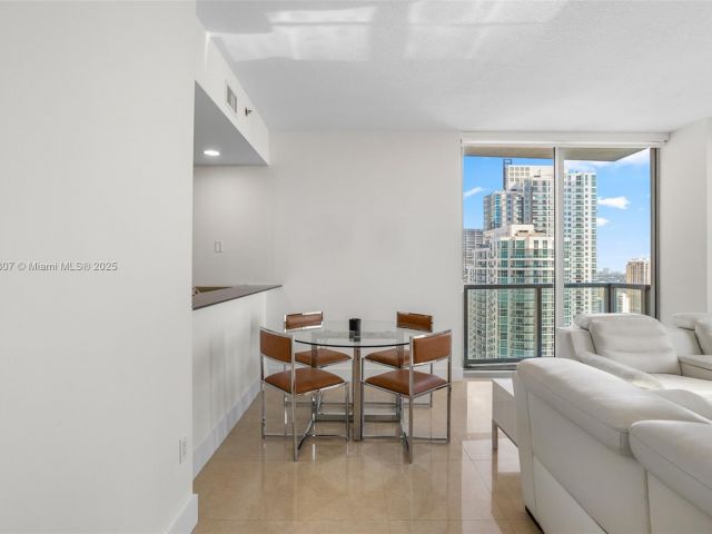 Apartment for rent  Unit #4001 - photo 6181891