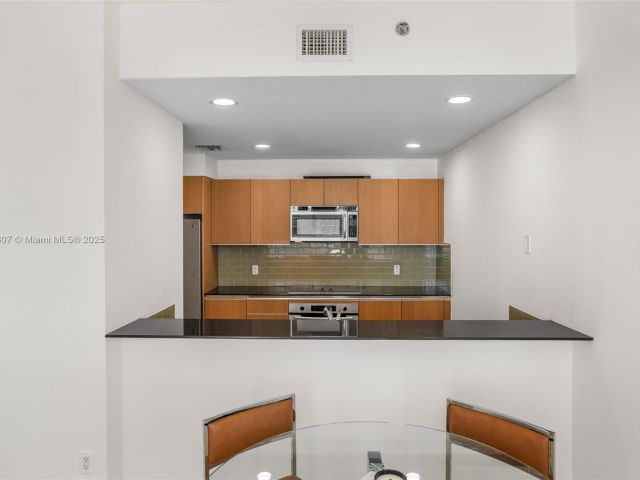 Apartment for rent  Unit #4001 - photo 6181892