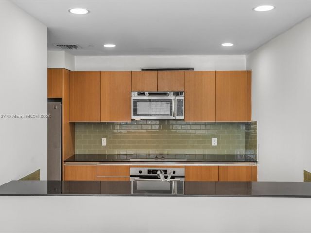 Apartment for rent  Unit #4001 - photo 6181893