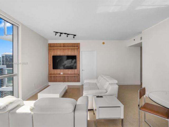 Apartment for rent  Unit #4001 - photo 6181894