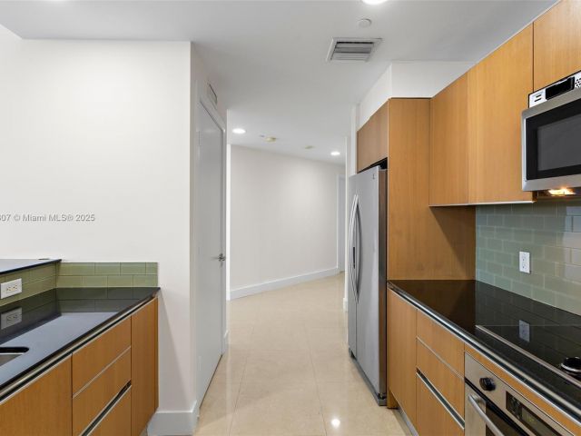 Apartment for rent  Unit #4001 - photo 6181895