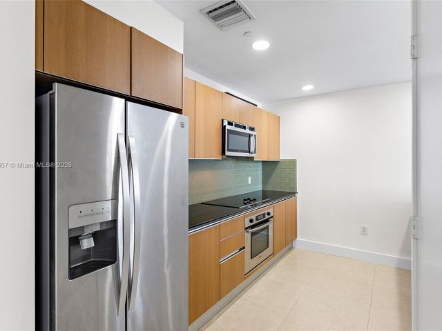 Apartment for rent  Unit #4001 - photo 6181896