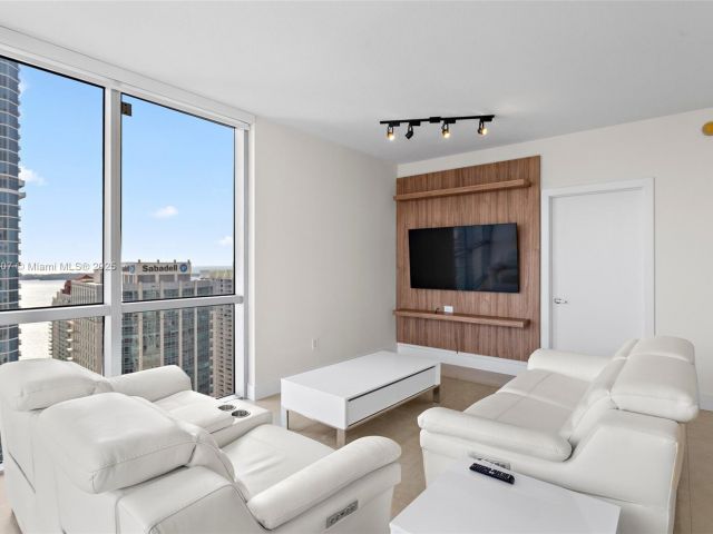 Apartment for rent  Unit #4001 - photo 6181897