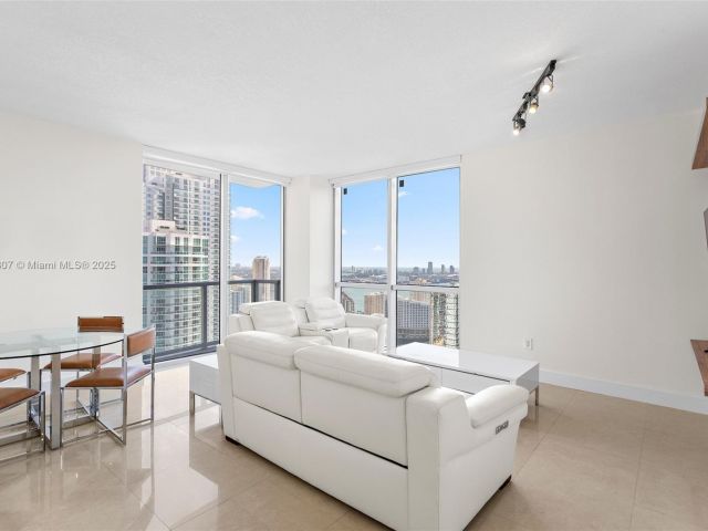 Apartment for rent  Unit #4001 - photo 6181899