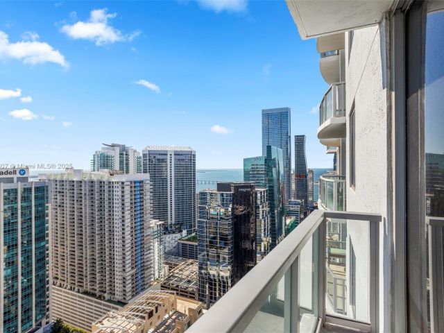 Apartment for rent  Unit #4001 - photo 6181900